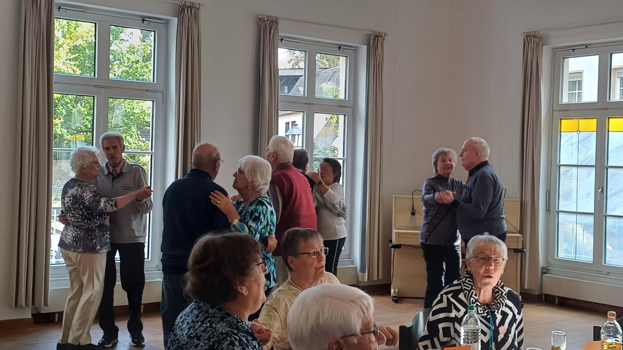 Tanztee im Pfarrheim Herz-Jesu Mayen