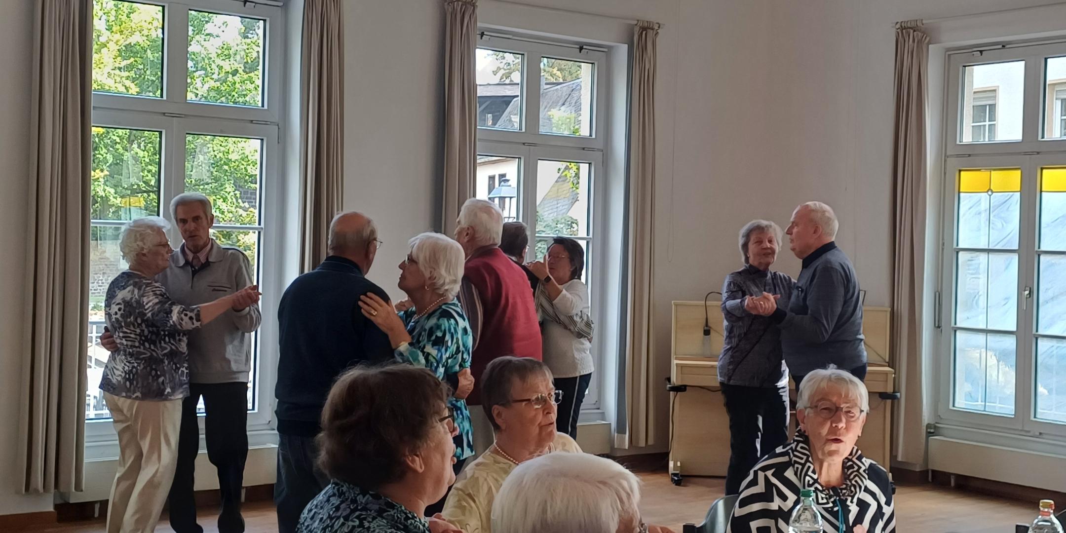 Tanztee im Pfarrheim Herz-Jesu Mayen